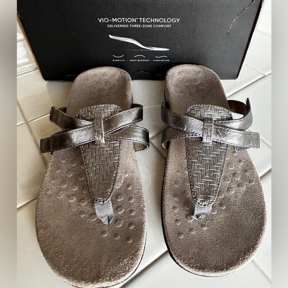 Vionic pewter / silver Leather Metallic Karley Sandals with Vio-Motion Comfort
